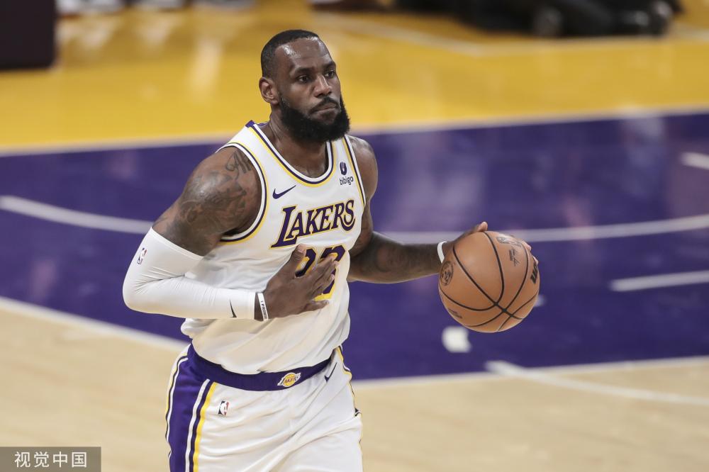 场上展现出 场上展现出