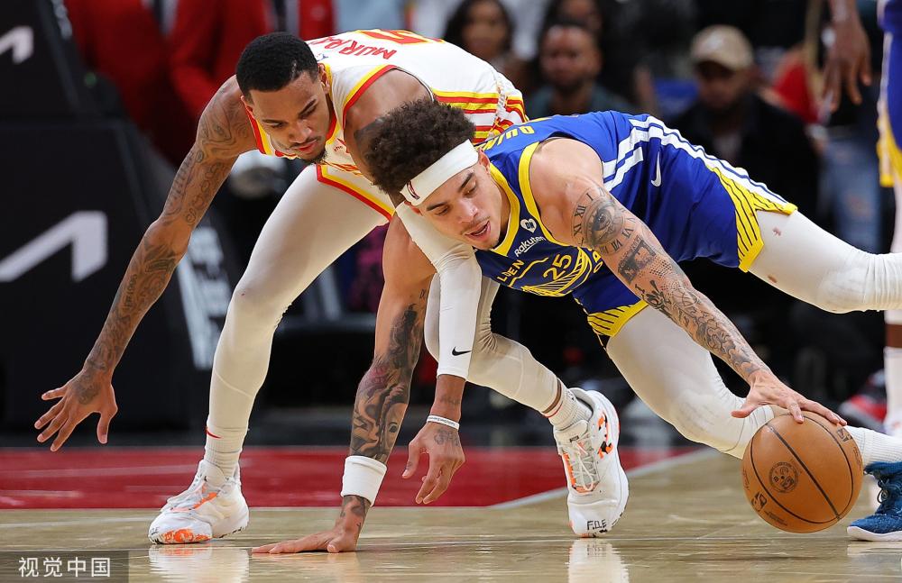 别球员在比 别球员在比